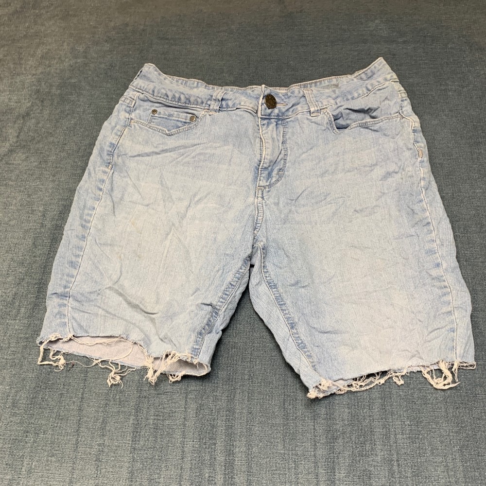 Riders by Lee Bermuda Shorts Women 10M Blue Denim Cotton Stretch Belted Mid Rise